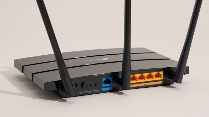 Wireless Router, loại router phổ biến cho mạng gia đình và văn phòng nhỏ, hỗ trợ kết nối không dây