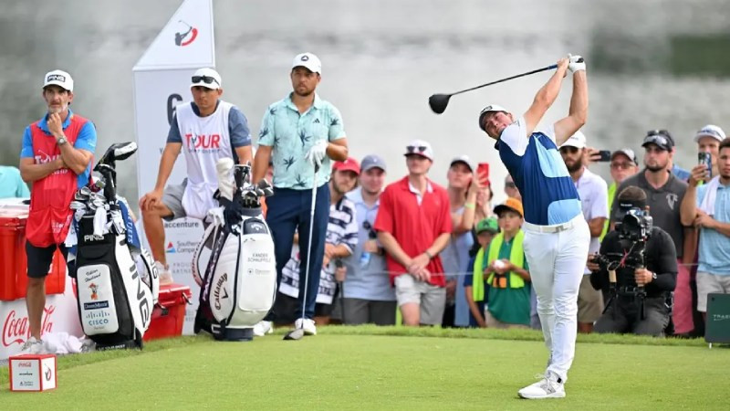 Xây dựng mạng lưới quan hệ trong cộng đồng golf, một yếu tố hỗ trợ sự nghiệp PGA golfer