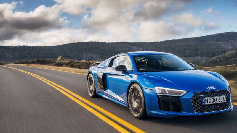 Xe thể thao màu xám với thiết kế ấn tượng