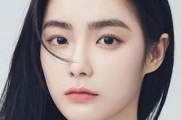 Bí Quyết Cách Vẽ Lông Mày Ngang Hàn Quốc Chuẩn Sao Kpop Bộ dụng cụ cần thiết để thực hiện cách vẽ lông mày ngang Hàn Quốc chuyên nghiệp tại nhà