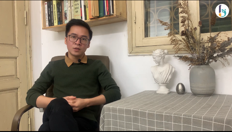 Hội họa là gì với các chất liệu đa dạng như sơn dầu, cọ vẽ và bảng pha màu của người họa sĩ