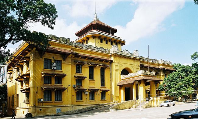 Khám Phá Nét Vẽ Từ **Đại học Công nghiệp Mỹ thuật Hà Nội** Bức vẽ tay khuôn viên trường đại học công nghiệp mỹ thuật hà nội với những tòa nhà cổ kính và cây xanh