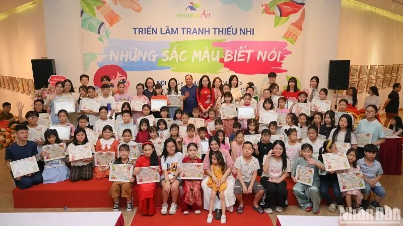 Sử dụng màu sắc rực rỡ và sinh động để thể hiện cảm xúc trong tranh ý tưởng trẻ thơ của bé