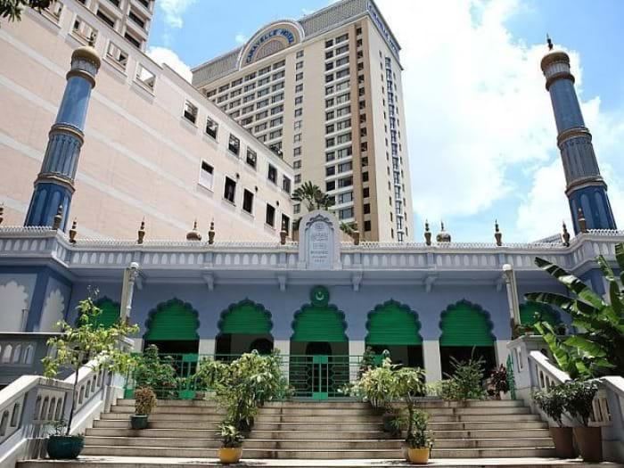 Bức phác họa xe máy nhanh thể hiện nét văn hóa đường phố Sài Gòn sinh động và tấp nập