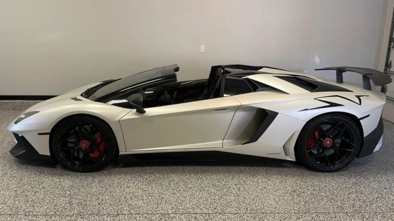 Hướng dẫn chi tiết cách vẽ ô tô Lamborghini cực ngầu Phác thảo khối cơ bản ban đầu cho chiếc xe Lamborghini Aventador