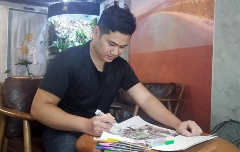 Khám phá nghệ thuật vẽ tranh bằng bút bi độc đáo Bức tranh vẽ bằng bút bi phong cảnh một góc phố cổ với nhiều chi tiết kiến trúc và ánh sáng