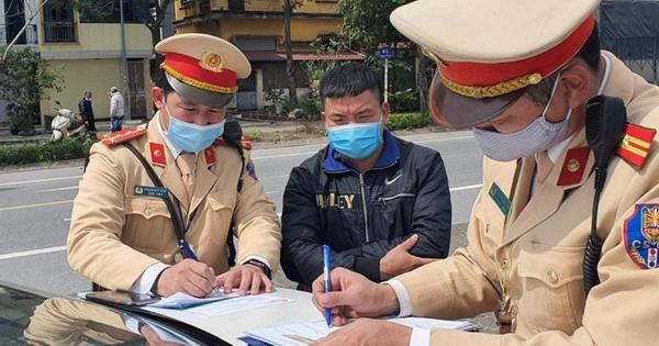 Tổng Hợp Ý Tưởng Thi Vẽ Tranh An Toàn Giao Thông Sáng Tạo tranh vẽ chủ đề thi vẽ tranh an toàn giao thông với hình ảnh người dân chấp hành tín hiệu đèn giao thông