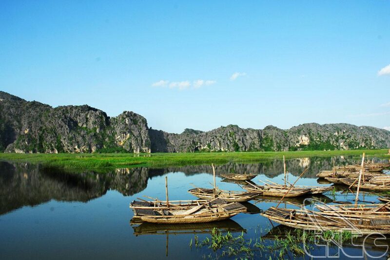 Khám Phá Sức Hút Từ Những Bức Tranh Vẽ Đẹp Bức tranh vẽ phong cảnh thiên nhiên đẹp mê hồn với núi non hùng vĩ và sông nước hữu tình