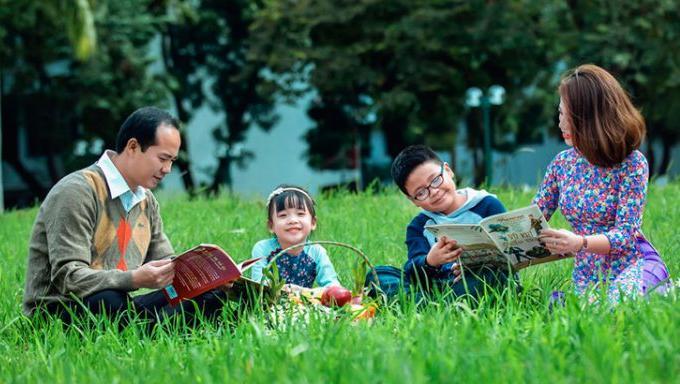 Tranh Vẽ Tệ Nạn Xã Hội: Tiếng Nói Trực Diện Từ Nghệ Thuật tranh vẽ tệ nạn xã hội về bạo lực gia đình gây ám ảnh người xem