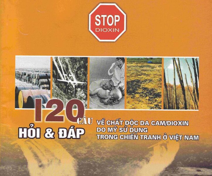 Tranh Vẽ Ô Nhiễm Môi Trường Không Khí Đầy Ám Ảnh Tranh vẽ ô nhiễm môi trường không khí mô tả cây cối khô héo, thiên nhiên xơ xác dưới bầu trời ô nhiễm nặng nề