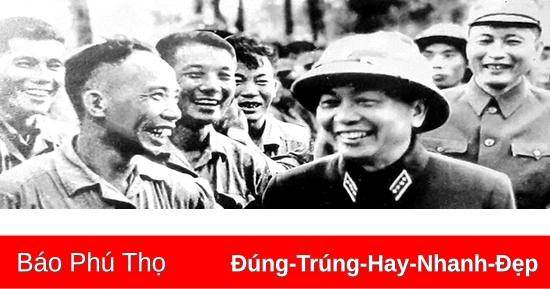 Nét Vẽ Chú Bộ Đội Cụ Hồ Đầy Tự Hào Và Xúc Động Tranh vẽ chú bộ đội Cụ Hồ trong trang phục dã chiến đang hành quân qua cánh rừng Trường Sơn hùng vĩ