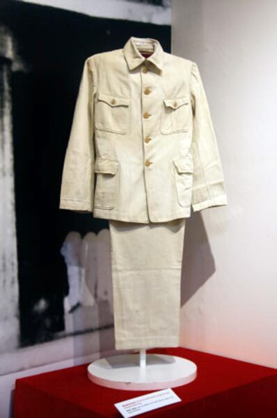 Kỹ thuật vẽ trang phục Kaki và đôi dép cao su của Bác Hồ trong chuyến đi công tác