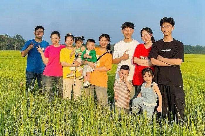 Vẽ tranh phong cảnh đồng quê cánh đồng lúa chín vàng óng ả mùa thu hoạch thanh bình