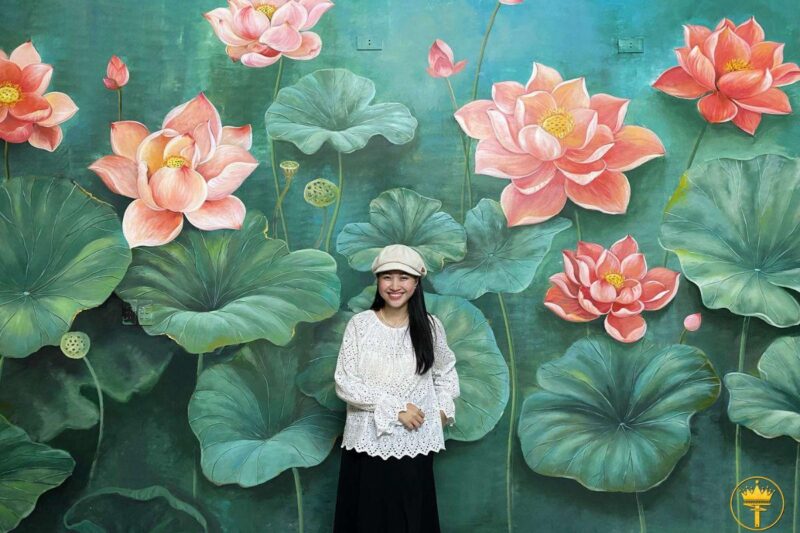 Bí Quyết Vẽ Tranh Tường Đơn Giản Mà Đẹp Cho Không Gian Sống Ý tưởng vẽ tranh tường đơn giản mà đẹp cho phòng khách hiện đại thêm ấn tượng với họa tiết hình học