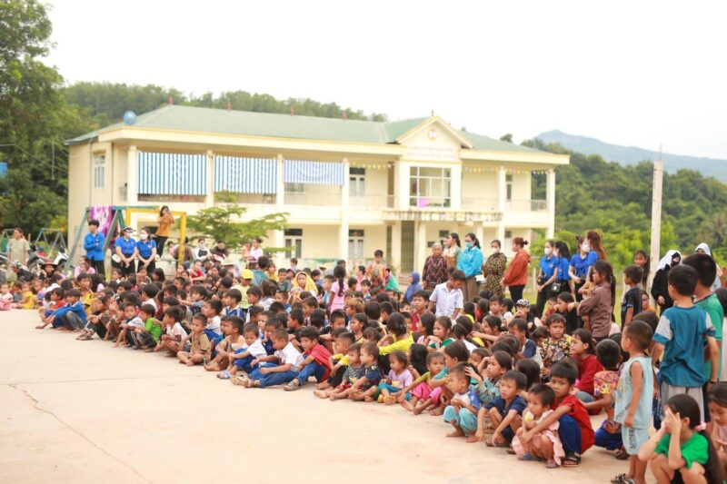 Khám phá thế giới vẽ tranh ước mơ của em đầy màu sắc Bức tranh vẽ ước mơ của em ngập tràn màu sắc tuổi thơ trong sáng lung linh