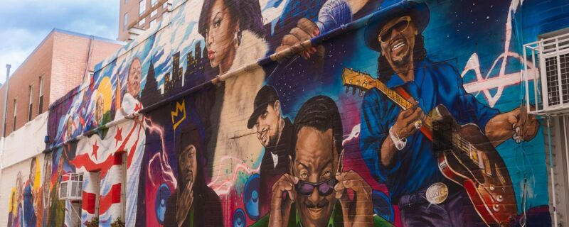 Gợi ý ý tưởng vẽ tranh vườn hoa mùa xuân độc đáo, tập trung vào chi tiết hoa cỏ