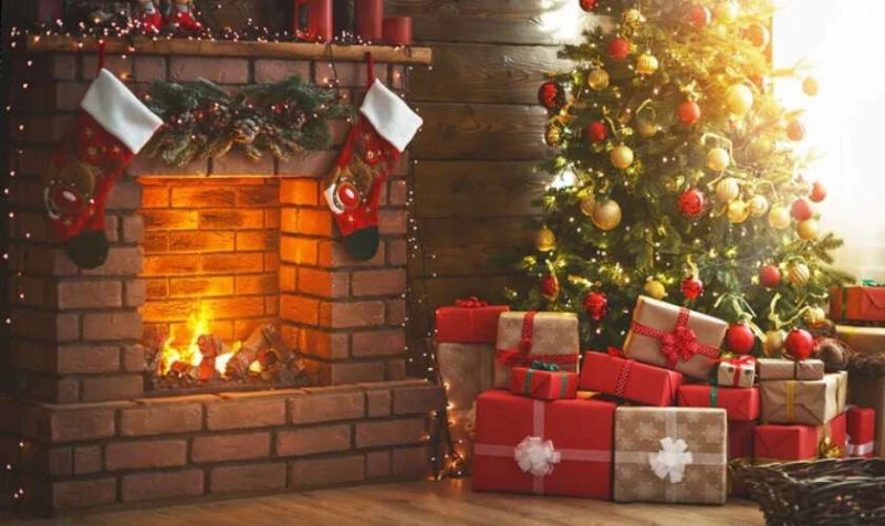 Tuyển Tập Ảnh Bìa Giáng Sinh Đẹp Nhất Hiện Nay Ảnh bìa Giáng sinh với cây thông Noel trang trí lộng lẫy và quà tặng