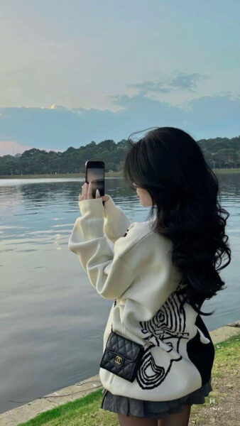 ảnh gái xinh che mặt bằng tay