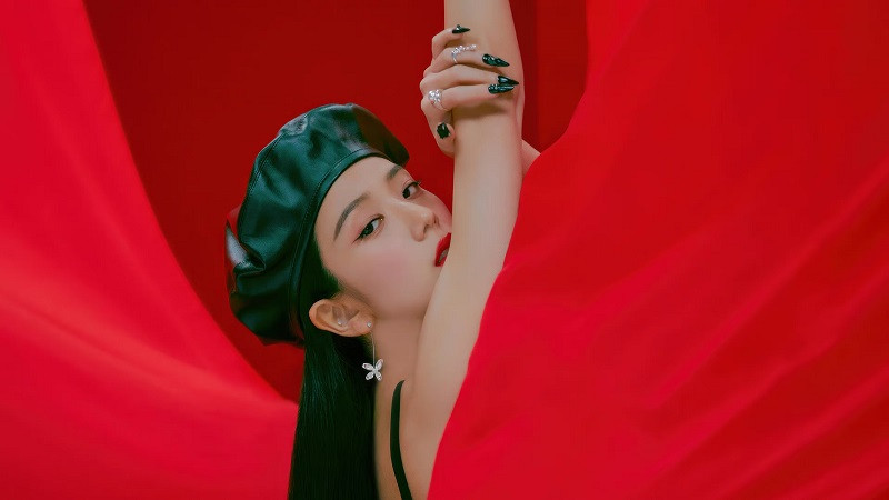 Khám Phá Khoảnh Khắc Ảnh Dìm BlackPink Thú Vị Ảnh Jisoo BlackPink với nụ cười tươi tắn