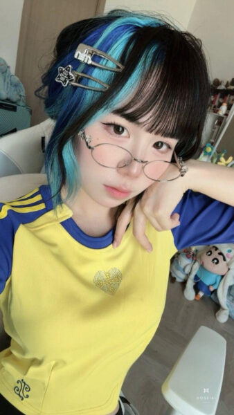 Ảnh Simmy ngoài đời thật xinh xắn gần gũi