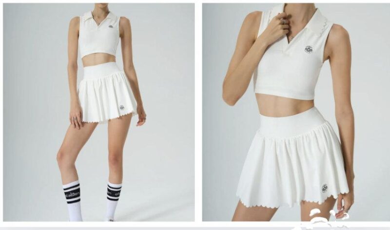 Áo hồng phấn phối với quần đen tạo nên phong cách thanh lịch hiện đại