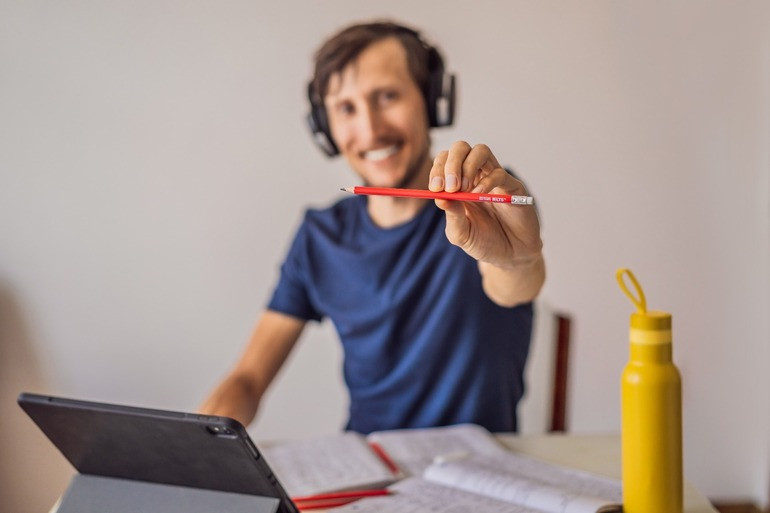 Biểu đồ minh họa thời gian cần thiết để đạt các band điểm IELTS