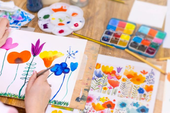 Các Chất Liệu Trong Hội Họa Phổ Biến Nhất Hiện Nay Bức tranh phong cảnh vẽ bằng màu nước với hiệu ứng loang màu mềm mại