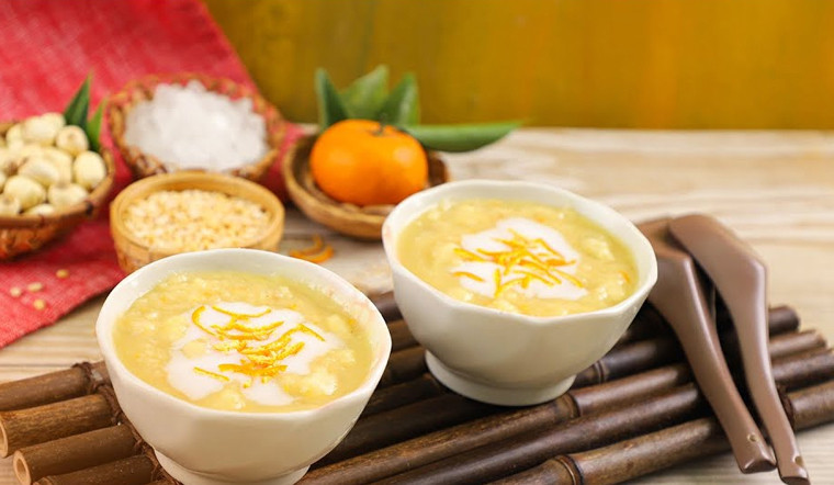 Lục Tàu Xá Là Gì? Khám Phá Hương Vị Chè Trứ Danh Xứ Huế Chén chè Lục Tàu Xá màu xanh ngọc bích với nước cốt dừa, đặc sản Huế