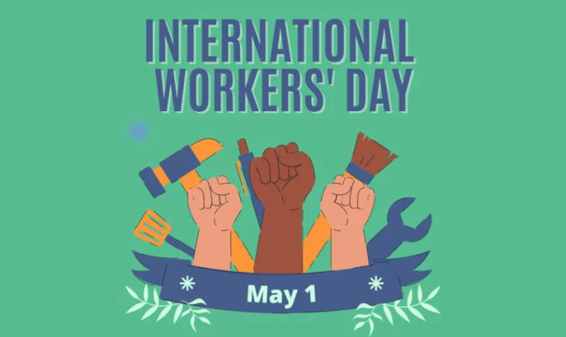 Cờ đỏ búa liềm và biểu ngữ trong diễu hành ngày Quốc tế Lao động