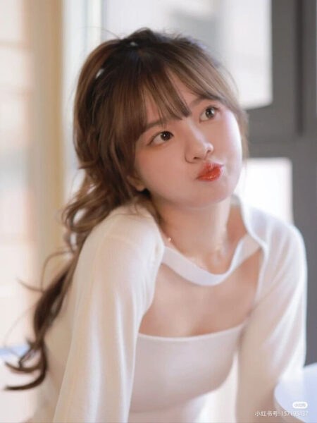 Cô gái xinh xắn trên TikTok tạo dáng đáng yêu