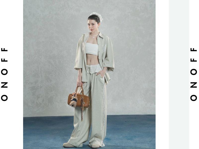 Đầm trắng cá tính phối cùng giày màu sắc nổi bật và phụ kiện ton-sur-ton