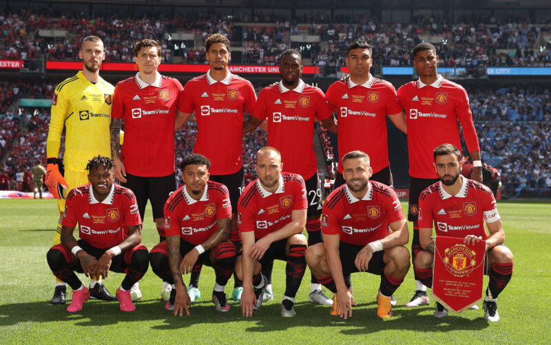 Đội hình chính của Quỷ đỏ Manchester United chụp ảnh trước trận đấu tại sân Wembley
