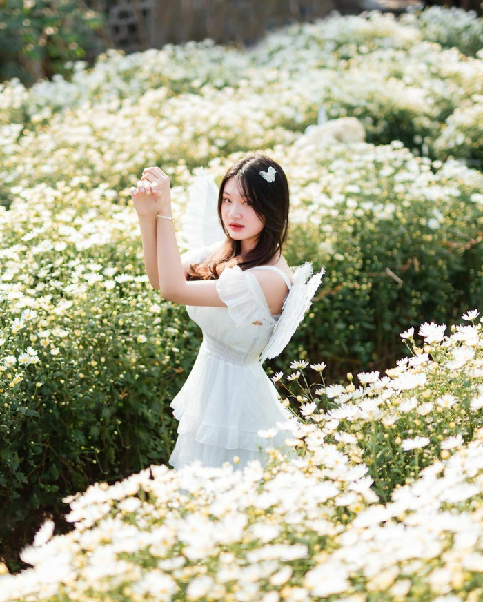 Gái cute dễ thương trong bộ đồ thể thao chất ngầu