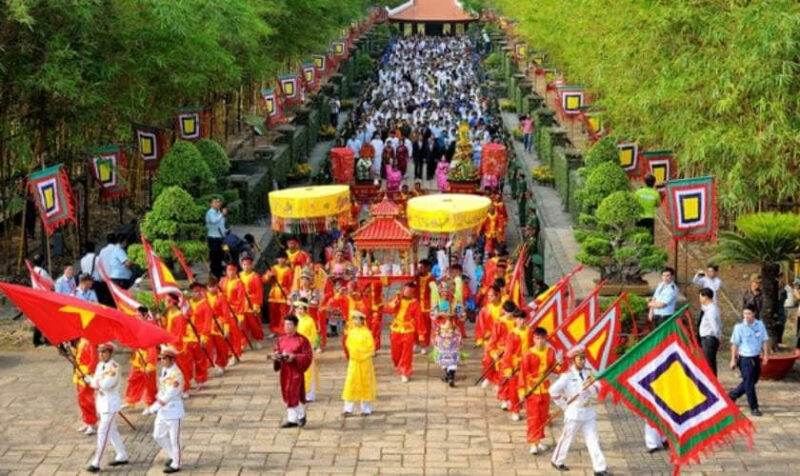 Hàng ngàn người hành hương tại Đền Hùng trong ngày Giỗ tổ