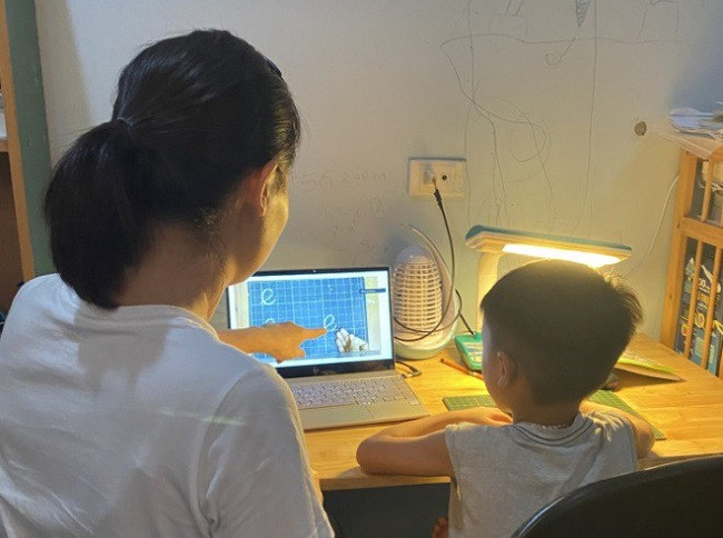 Hệ thống Azota hiển thị cảnh báo khi phát hiện học sinh có hành vi gian lận trong bài thi online