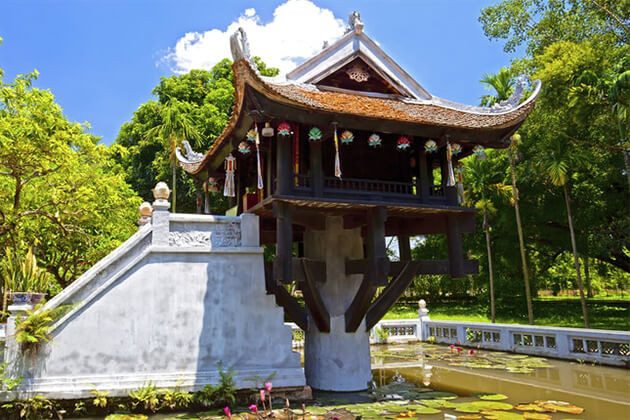 Hình ảnh hoa sen được chạm khắc trên chi tiết kiến trúc chùa cổ Việt Nam