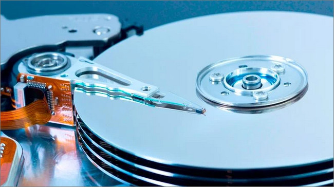 Hình ảnh minh họa các loại ổ cứng và thiết bị lưu trữ dung lượng lớn, thường được đo bằng Terabyte (TB)