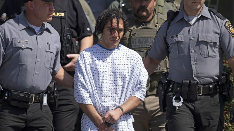 Hình ảnh minh họa ý nghĩa cơ bản của 'capture' là bắt giữ vật lý hoặc mục tiêu