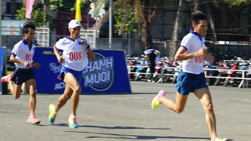 Hình ảnh truyền nước giúp phục hồi sức khỏe sau kiệt sức