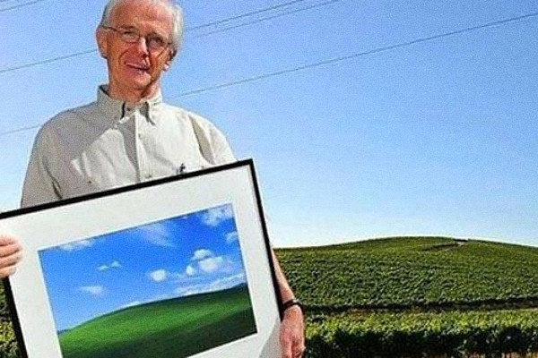Sự thật về hình nền Windows XP huyền thoại "Bliss" Hình nền Windows XP huyền thoại với đồi cỏ xanh mướt và bầu trời mây trắng