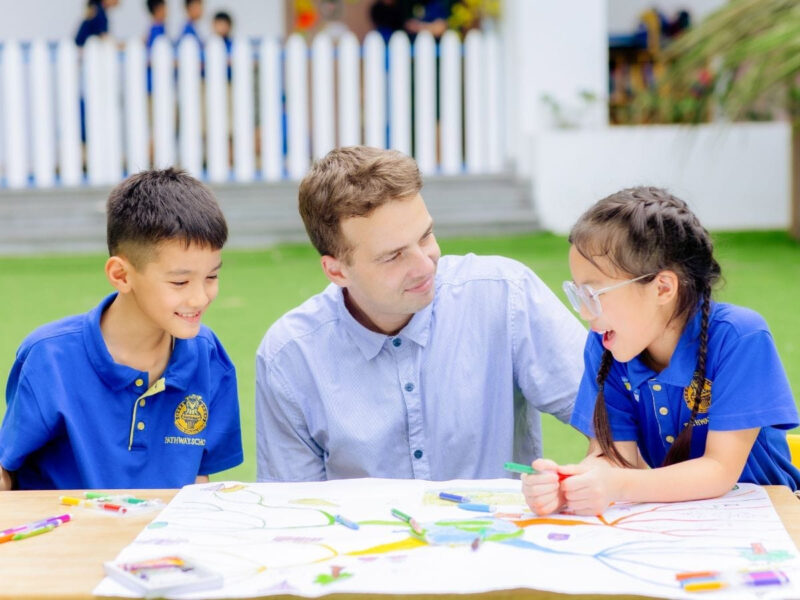 Học sinh tham gia hoạt động STEM sáng tạo tại trường song ngữ