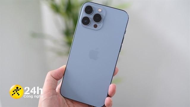 iPhone 13 Pro Max màu xanh dương nhạt Sierra Blue đẹp mắt, lựa chọn màu sắc ấn tượng.