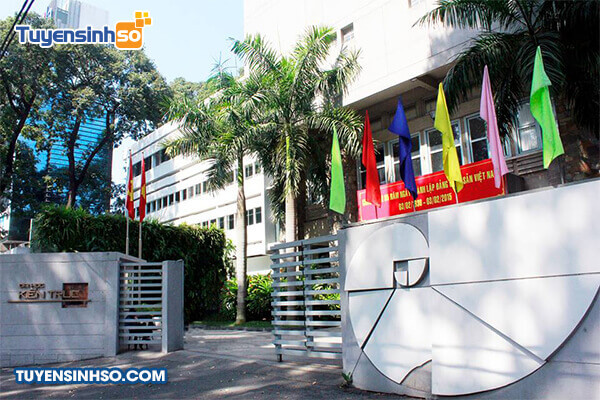 Thông Tin Tuyển Sinh Đại học Kiến trúc TP.HCM Chi Tiết Kiến trúc mặt tiền uy nghiêm của Trường Đại học Kiến trúc TP.HCM
