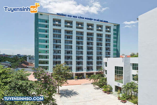 Mặt tiền tòa nhà chính Trường Đại học Công nghiệp Thành phố Hồ Chí Minh