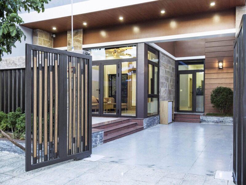 Cac mau tuong sinh may man cho nguoi menh tho 1998 mau dan gom do hong tim cam