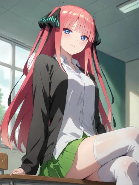 Nakano Nino trong bộ đồng phục học sinh, nhìn nghiêng đầy cuốn hút