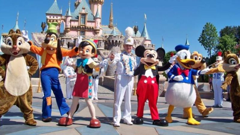 Người trẻ hóa trang và nhập vai nhân vật tại một sự kiện cộng đồng Roleplay