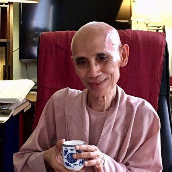 Chan dung ong hoa si trong Lang le Sa Pa dang tim kiem cam hung giua nui rung