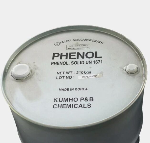Tinh thể phenol cũ hoặc không tinh khiết có thể có màu hồng hoặc vàng.