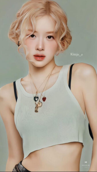 Rosé BLACKPINK tạo dáng thanh lịch trong bộ đồ thời trang cao cấp